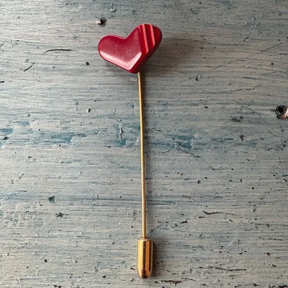 Pretty little gold stick pin with dark red heart, great Valentine’s Day gift - Picture 7 of 10